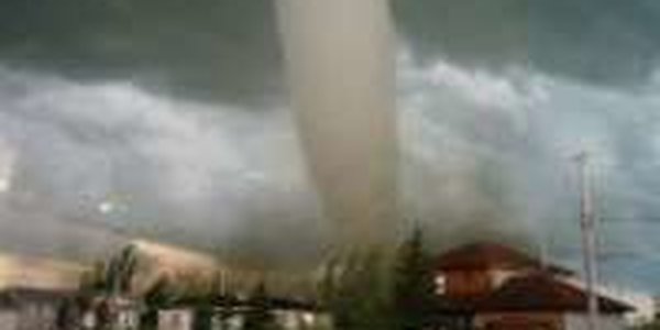 Торнадо в США разрушили дома, перевернули машины и унесли человеческие жизни 