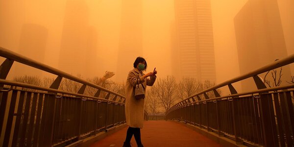 Новая песчаная буря обрушилась на Пекин