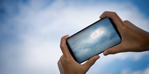 Турист снял в Китае неопознанный летающий бублик