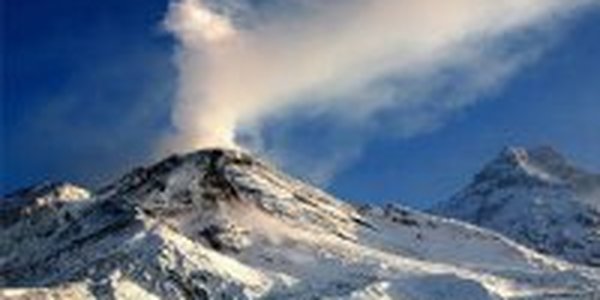 Мощное извержение вулкана Безымянный произошло на Камчатке
