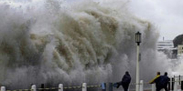 Новый тайфун DUJUAN набирается сил