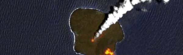 В Японии продолжает буйствовать вулкан Нисиносима, остров растет