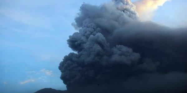 На Бали эвакуировали 24 тыс. человек из-за извержения вулкана