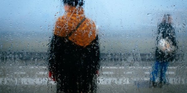 Первый предзимний шторм этого года обрушил на Дальний Восток ураганный ветер