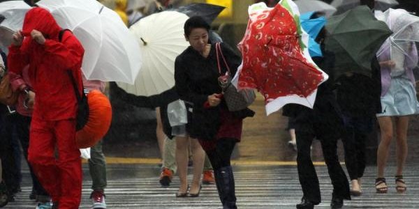 Тайфун «Халола» направляется к Японии