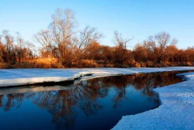 На реках западных районов в бассейне озера Ханка идет интенсивное вскрытие льда