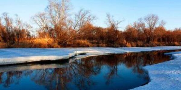 На реках западных районов в бассейне озера Ханка идет интенсивное вскрытие льда