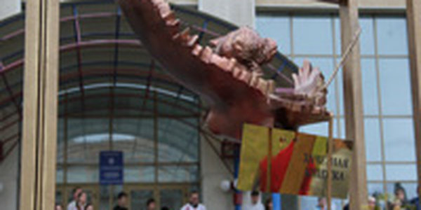 В России появился памятник халяве 