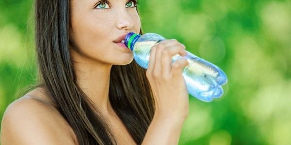 Недостаток воды назвали одной из причин ожирения