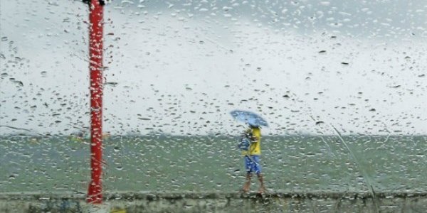 Тропический шторм «Дуджуан» достиг зоны Филиппин