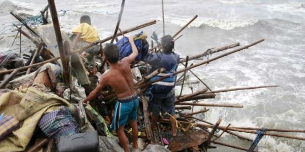 По Филиппинам ударил тайфун «Коппу» (ВИДЕО)